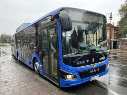 W weekend więcej autobusów i tramwajów w rejonie cmentarzy 