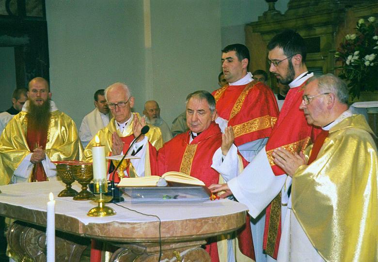 ...ksiądz arcybiskup Józef Kowalczyk, Legat Papieski. 