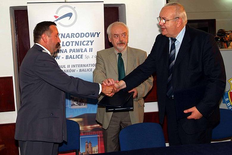 W wyniku umowy Międzynarodowy Port Lotniczy Kraków-Balice został dzierżawcą 260 ha terenów lotniska z pasem startowym.