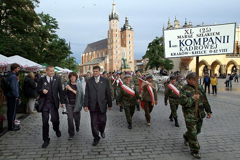 Do pochodu chętnie przyłączył się Prezydent Warszawy (pierwszy z prawej).