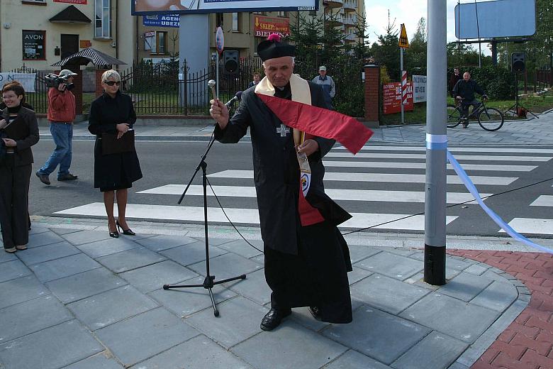 Inwestycję poświęcił ks. Infułat Janusz Bielański.