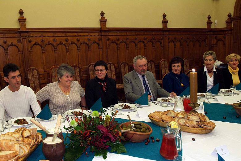Na pożegnalną kolację Prezydent Miasta Krakowa Jacek Majchrowski zaprosił przedstawicieli tych instytucji, które wspomogły organ