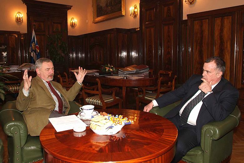 Prezydent Miasta Krakowa Jacek Majchrowski oraz Ambasador Izraela David Peleg. 


