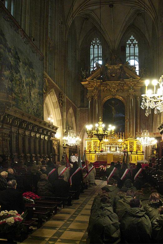 Obchody rocznicowe rozpoczęła msza św. w katedrze na Wawelu.