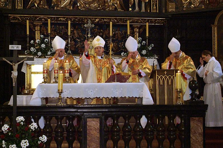 Nabożeństwo koncelebrował biskup pomocniczy ks. Józef Guzdek.