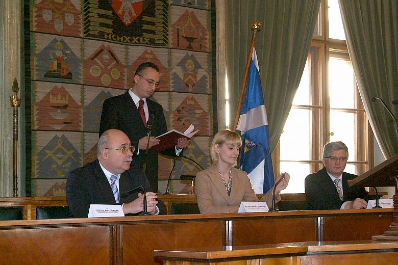 Paweł Klimowicz, Przewodniczący Rady Miasta Krakowa, zainaugurował II sesję Rady Miasta Krakowa, podczas której odbyło się zaprz