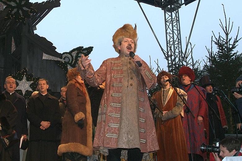 Opłatek z Prezydentem Miasta na krakowskim Rynku rozpoczął się od wspólnego śpiewania kolędy. 