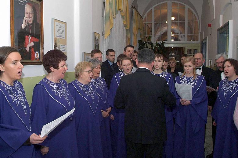 Uroczystość uświetnił "Chór Mariański" pod dyrekcją Jana Rybarskiego.
