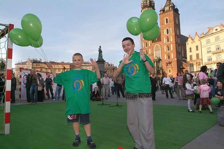 Młodzi krakowscy entuzjaści piłki nożnej są przekonani, że za pięć lat uczestniczyć będą w wielkim sportowym wydarzeniu.