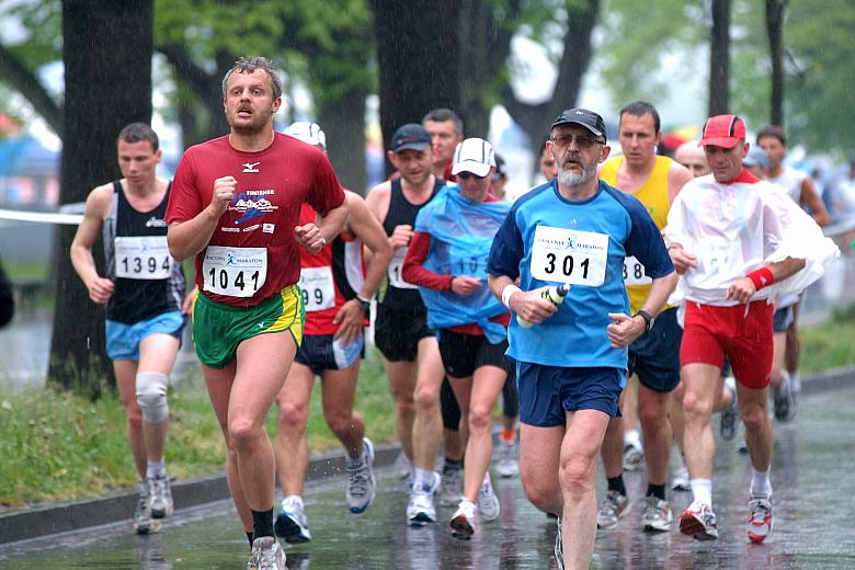 W Maratonie wzięli udział zawodnicy z różnym wieku. Obok ludzi bardzo młodych biegli prawdziwi seniorzy.