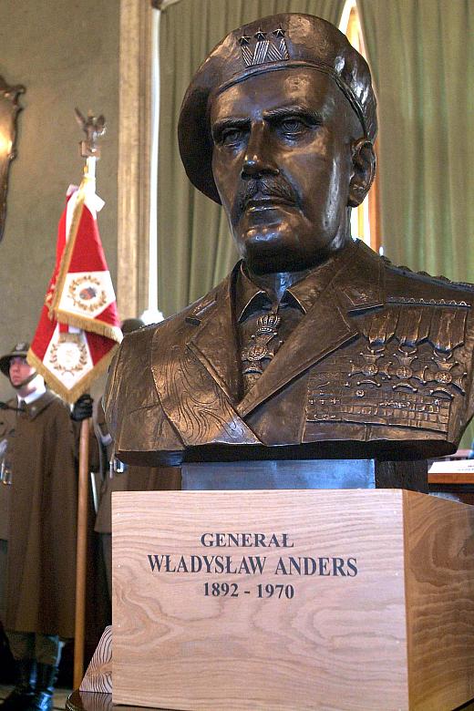 W sali Obrad zaprezentowano popiersie generała Władysława Andersa, które 18 maja br. zostanie odsłonięte w Parku Jordana. 