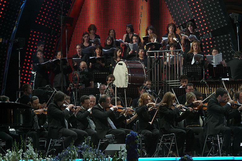 Śpiewały chóry Nuovo Lirico Sinfonico Romano oraz Coro "Claudio Casini" Universita di Tor Vergata di Roma.