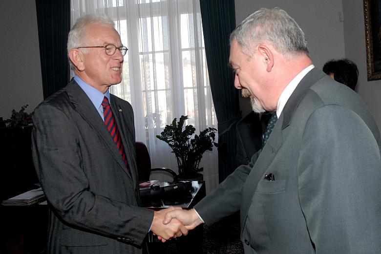 Przewodniczący Parlamentu Europejskiego Hans Gert Pöttering złożył wizytę Prezydentowi Miasta Krakowa Jackowi Majchrowskiemu.