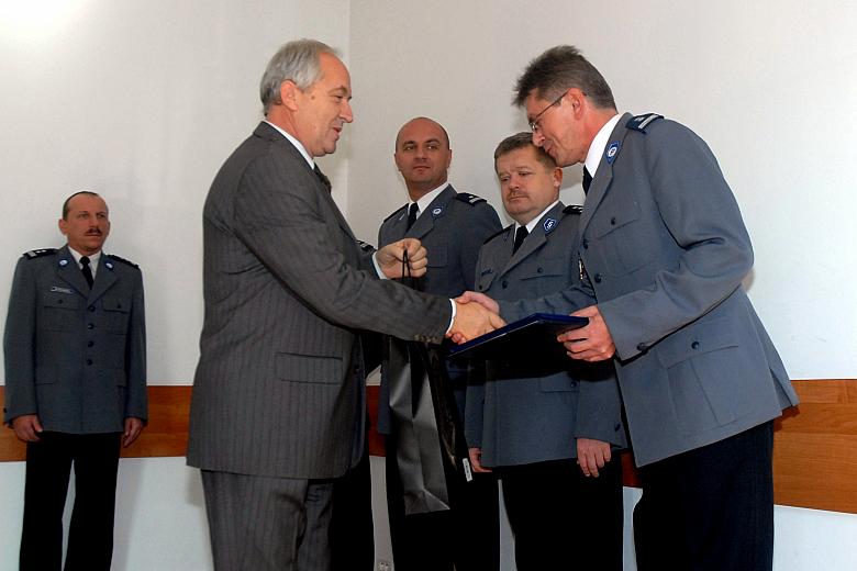 Nowemu Komendantowi gratulacje złożył zastępca Prezydenta Krakowa Wiesław Starowicz. 