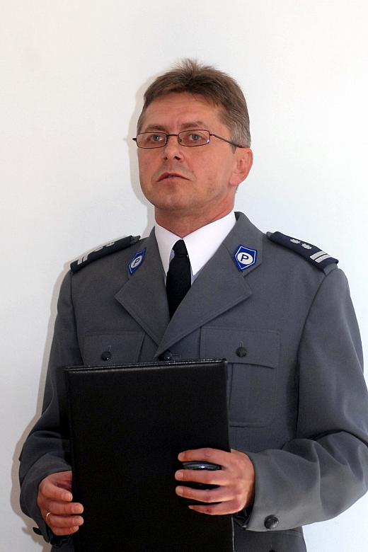 Wacław Orlicki jest absolwentem Uniwersytetu Wrocławskiego oraz Wyższej Szkoły Policji w Szczytnie. Służbę pełni od 26 lat. Prze