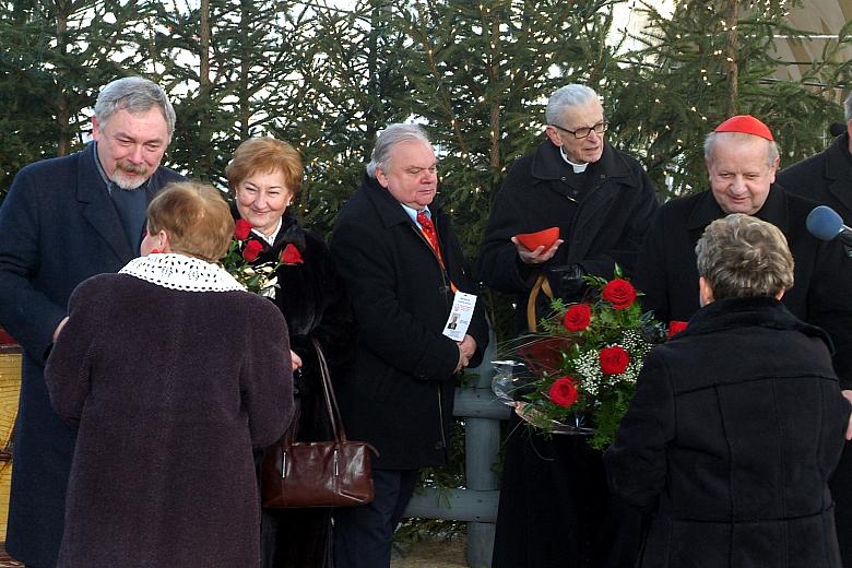 Zgodnie z odwieczną tradycją krakowskie kwiaciarki z Rynku Głównego złożyły życzenia i wręczyły wspaniałe bukiety róż.