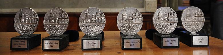 Nagrody Stołecznego Królewskiego Miasta Krakowa przyznaje Komisja pod przewodnictwem prof. Andrzeja Białasa, Prezesa Polskiej Ak