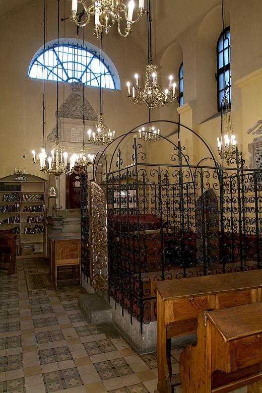 Synagoga to jeden z niewielu czynnych krakowskich domów modlitwy.