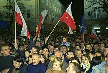 W świątecznej, majowej nocy uczestniczyli licznie zgromadzeni mieszkańcy Krakowa.