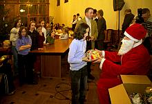 Wszystkie dzieci otrzymały prezenty od św. Mikołaja. 