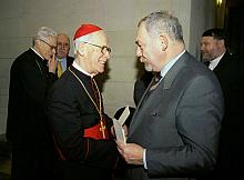Opłatkiem podzielili się Ksiądz Kardynał Stanisław Nagy i Prezydent Miasta Krakowa, Jacek Majchrowski. 
