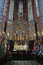 Krakowskie uroczystości obchodów 60. rocznicy zakończenia II wojny światowej rozpoczęły się mszą świętą w Bazylice Mariackiej. 