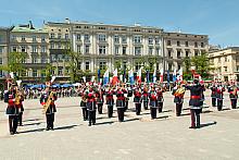 Musztra paradna w wykonaniu Orkiestry Garnizonu Kraków. 