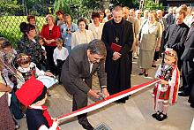 Zastępca Prezydenta Miasta Krakowa Henryk Bątkiewicz oraz  Ojciec Bernard Sawicki OSB, Opat w Tyńcu otwarli nowy obiekt.