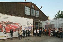 Wernisaż wystawy "Shape Mission - włoska sztuka projektowania samochodów" rozpoczął się przed halą zajezdni tramwaju w