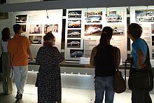 Podczas wystawy zaprezentowano kolejne etapy tworzenia samochodu - od szkiców i rysunków, poprzez schematy techniczne aż po mode