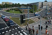Przebudowa skrzyżowania ulic: Kocmyrzowskiej, Gen. Andersa 
i Bieńczyckiej objęła zmianę układu torowego oraz chodników, a takż