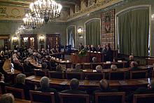 Miejscem uroczystego posiedzenia SKOZK była sala Obrad Rady Miasta Krakowa w Pałacu Wielopolskich przy placu Wszystkich Świętych