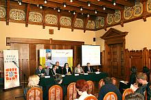 W krakowskim magistracie odbyła się konferencja prasowa, na której poinformowano o uruchomieniu nowego połączenia lotniczego mię