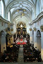 Uroczystości rozpoczęły się mszą św. celebrowaną przez Księdza Franciszka Kardynała Macharskiego. 