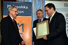 Nagroda im. Kazimierza Wyki przyznawana jest za wybitne osiągnięcia w dziedzinie eseistyki oraz krytyki literackiej 
i artystyc