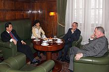 Spotkanie kurtuazyjne odbyło się w gabinecie Prezydenta Miasta Krakowa Jacka Majchrowskiego. Prezydentowi towarzyszył Dyrektor B