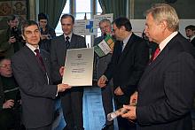 Dyplom dla Krakowskiego Parku Technologicznego wraz z Małopolskimi Parkami Przemysłowymi.