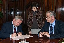 Umowa przewiduje również współpracę Krakowa z PKP przy modernizacji nieruchomości kolejowych położonych na terenie miasta.