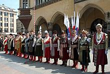 W uroczystości poświęcenia sztandaru uczestniczyli członkowie Bractwa Kurkowego w Krakowie.