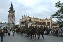 Ułani na krakowskim Rynku, ich poprzednicy, czyli patrol konny Beliny, wyruszyli do boju 3 sierpnia 1914 roku bez koni, na dwóch