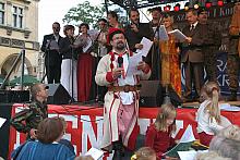 Krakowska sukmana, w którą ubrany jest Waldemar Domański, już od czasów Kościuszki  urosła do rangi symbolu narodowego.