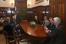 Następnie zebrani goście usiedli by porozmawiać z Prezydentem.