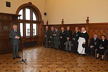 Jacek Majchrowski, Prezydent Miasta Krakowa, przywitał zebranych podkreślając obecność ojca generała Adama Studzińskiego, bohate