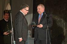 Ceremonia wręczania nagród.
Prof. Jerzy Stuhr wręczył nagrody w kategorii I "dla osób lub firm działających na rzecz nauki