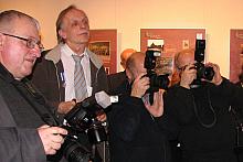 Krakowscy dziennikarze i fotoreporterzy dokumentujący jubileusz.