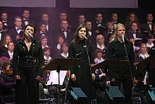 Śpiewały Chóry: Instytutu Edukacji Muzycznej Akademii Świętokrzyskiej oraz Kameralny Fermata.
