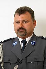 Komendant Marek Wożniczka służbę w Policji rozpoczął w 1990 roku. Jest absolwentem krakowskiej Akademii Ekonomicznej. Od początk