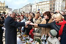 ...i Prezydent Krakowa również podzielili się święconym pieczywem.
