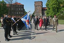 Przed mszą świętą odbyło się uhonorowanie chorągwi Prezydenta Miasta Krakowa oraz sztandarów Wojska Polskiego i Policji. 