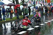 W VI Cracovia Maraton wzięli udział również zawodnicy niepełnosprawni, którzy pokonali trasę maratonu na wózkach.